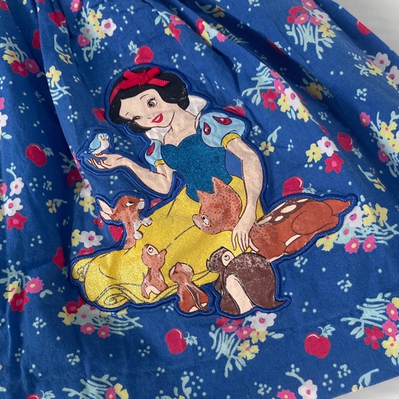 Disney Store Size 4 Snow White Theme Dress Floral with Character Print - Picture 4 of 16